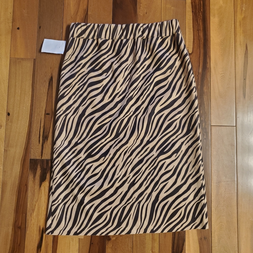 ⭐️🆕️Alice Blue Animal Print Skirt Size S - Picture 4 of 4